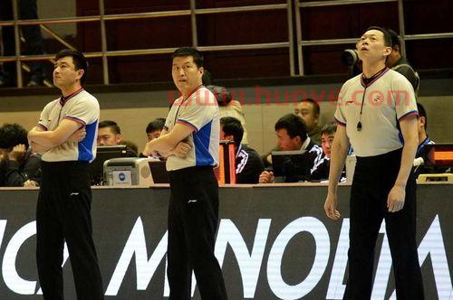 篮球比赛裁判的临场执裁（试述cba职业篮球联赛裁判临场执裁尺度对比赛的影响）