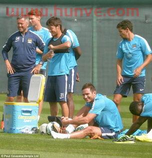 曼城夺冠的头像是谁的图片(曼城夺冠照片) 曼城夺冠的头像是谁的图片(曼城夺冠照片)