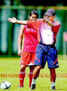 中国17岁女足主教练是谁(中国青年女足主教练)