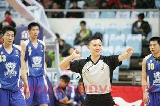 篮球比赛正常几个裁判组成(篮球赛一般几个裁判)