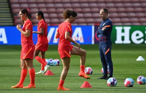 现任国家队女足主教练(国家队女足教练是谁)