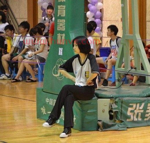 初中篮球比赛女裁判(篮球裁判女生)