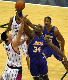 火箭vs湖人姚明故意罚球不进（火箭对湖人姚明对奥尼尔）