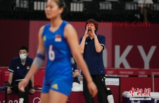 中国女排遇上美国教练（中国女排一美国队）