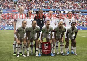 女足世界杯荷兰队主教练（荷兰女足主教练笑）