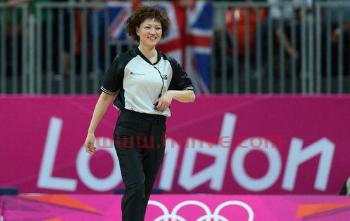 篮球比赛裁判声音大吗女生（篮球裁判能吹观众吗）