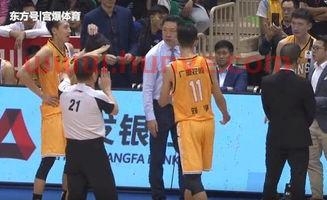 篮球比赛的裁判犯规动作（篮球裁判技术犯规）