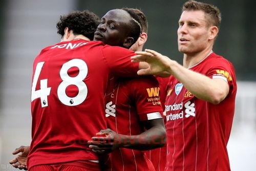 英超逆袭曼城夺冠(曼城创造英超最高分夺冠)