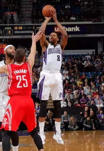 火箭队哈登投三分(nba火箭队哈登比赛)