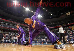 篮球比赛中裁判受伤怎么办(篮球比赛中裁判的作用)