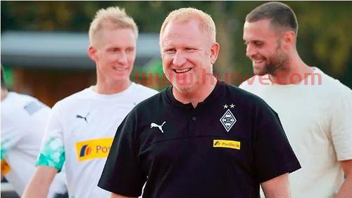 女足主教练被抛弃了视频(女足教练被骂)